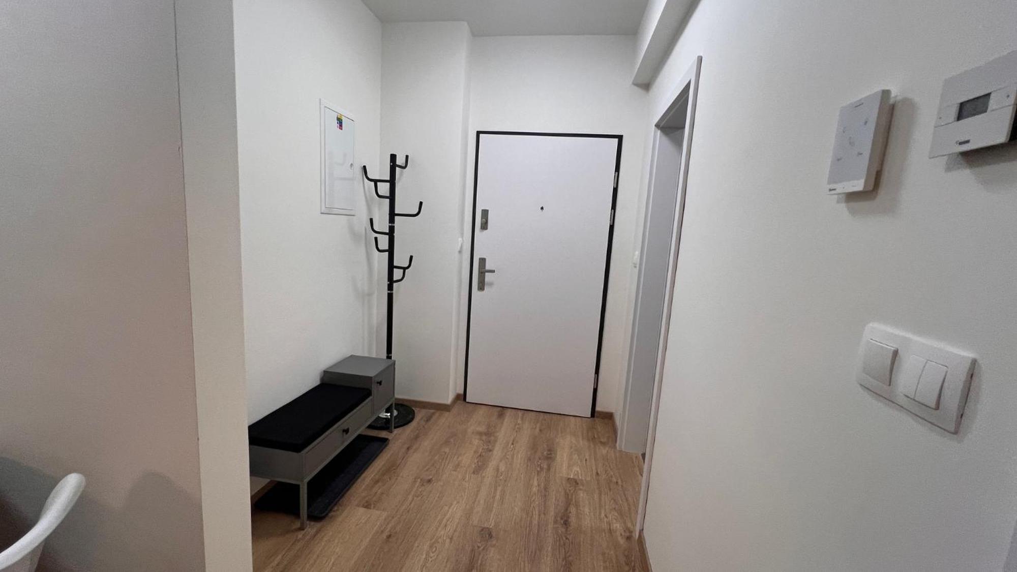 Air-Conditioned 2 Room Apartment, Balcony, New Building, 201 Rovinka Buitenkant foto