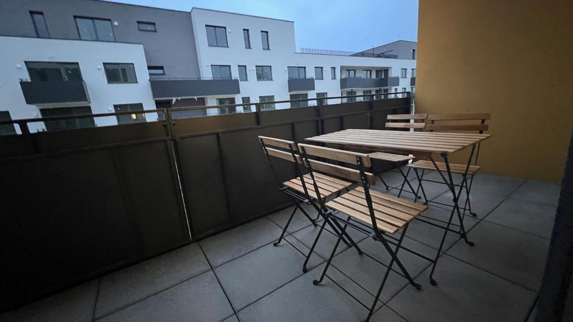 Air-Conditioned 2 Room Apartment, Balcony, New Building, 201 Rovinka Buitenkant foto