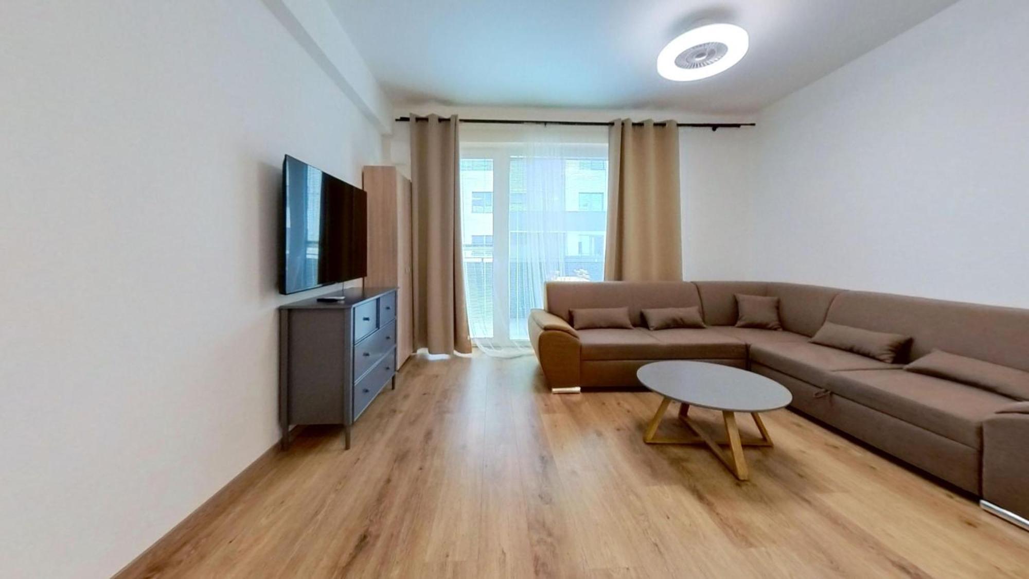 Air-Conditioned 2 Room Apartment, Balcony, New Building, 201 Rovinka Buitenkant foto